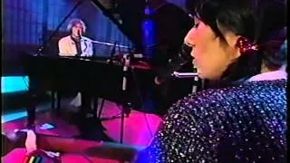 Charly García y Maria Gabriela en programa Chileno Sal y Pimienta 1995