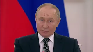 Владимир Путин: Все чиновники должны понимать, какой исторический этап сейчас проходит наша страна