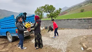 Romantic Gestures: Nemat's Bouquet for Fatima and the Serene Beauty of the Sand Yard #deoora