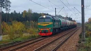 M62-1035 (LDZ Cargo) with some oil tanks from Jaunolaine oil base passing Dalbe stop