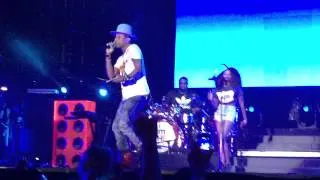 Pharrell Williams - Frontin' (Live) Camp Flog Gnaw