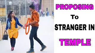 Proposing To Stranger In Temple Prank // Sumit Cool Dubey // Prayagraj