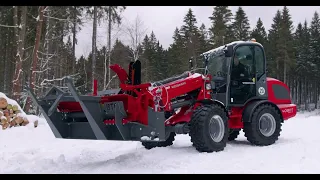 BTD Sägespaltautomat im Einsatz an Bagger, Radlader und Traktor mit Frontlader