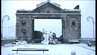 Ulysses' Gaze (1995) by Theo Angelopoulos, Clip: The Theatre gate...