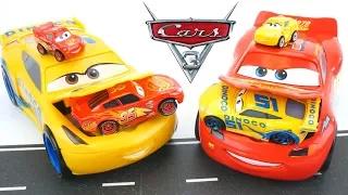 Disney Cars 3 Dinoco Cruz Fix Build and Repair Lightning Mcqueen Pit Stop