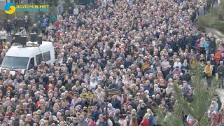 Вулицями Золочева пройшла велелюдна екуменічна Хресна Дорога