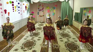 Танец с платками. МАДОУ "ЦРР - детский сад №58"