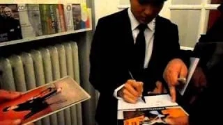 Ray Chen signing autographs In-Person / Berlin 2011 (2)