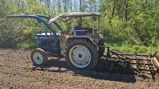 Kartoffeln Feld herrichten mit Alter Technik