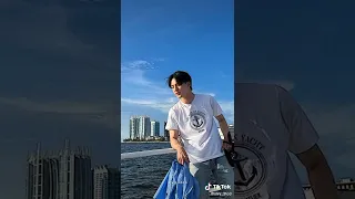 Jeno pas liburan di indo😎