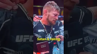 UFC superstar brings BIBLE to fight 🔥