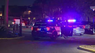 Possible carjacking leaves 1 dead, another shot in SW Houston, police say