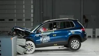 2009 Volkswagen Tiguan moderate overlap IIHS crash test