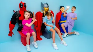 Five Kids Four Colors Challenge with Toilets