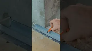 Comment faire deux angles droits avec un seul rail autour d'un poteau