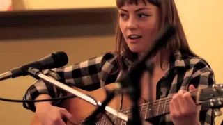 Angel Olsen sings "Acrobat"