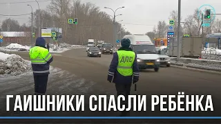 Пострадавшую девочку доставили в больницу полицейские: ребёнок врезался на "ватрушке" в дерево