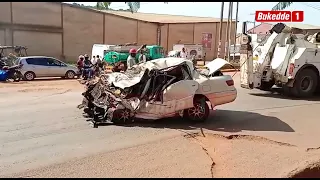 Ttuntu: Akabenjje ku Jinja road. Emmotoka biri zitomeraganye.