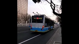 北京のトロリーバス：集電ポール上げ