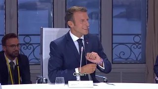 G7, Macron sgrida Johnson che rumoreggia: "Order, Boris. Order!"