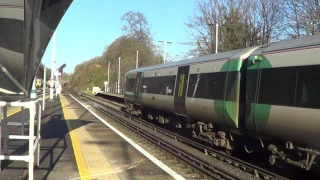 Southern Electrostar 377-424 arriving at Preston Park Station 02/01/2017