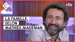 Mathieu Madénian : l'esprit de famille - C à vous - 20/01/2022