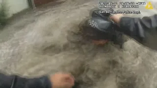 VIDEO | Police officers rescue mom and children from flash flood in California