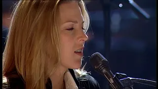 DIANA KRALL in paris also includes bonus videos of