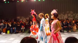 Azumi & Yuyu were performing on Amazon Fashion Week TOKYO 2016