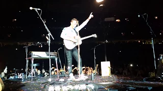 Chris Martin improvised song for the fans in Singapore