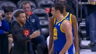 Stephen Curry Gives Quinn Cook And Zaza Pachulia Some Good Suggestions During The Timeout！