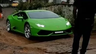 Supercar Lamborghini stuck on Indian offroad conditions...