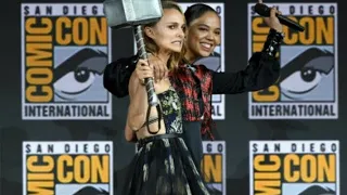 tessa thompson and natalie portman being an iconic duo