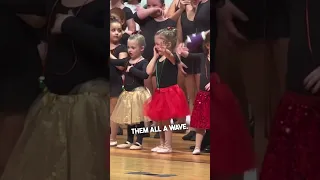 Little girl looks for her family in the crowd 🥹