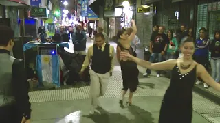 Аргентина - А.Танго - уличные танцы на части Авеню Флорида - часть Южной Америки - Путешествие.