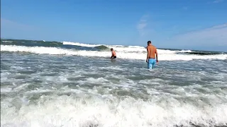 Люди купаются в ШТОРМ😱 Зеленоградск сегодня погода море пляж. Сходил на сковородку (СЕКРЕТНОЕ МЕСТО)