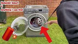 Hotpoint Smart Tech WMFUG742 washing machine || Throwing wet items in + motor at the end + fail try