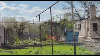 Разбитые дома посёлка Степное, в данный момент находится под артналетом