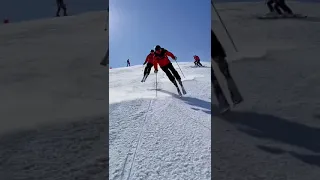 Ski short turns Ollie