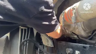 Cleaning 7th injector on Freightliner cascadia