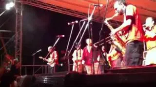 Banda Bassotti e O'Zulù - El Pueblo Unido Jamàs Serà Vencido - ROMA 4/6/11