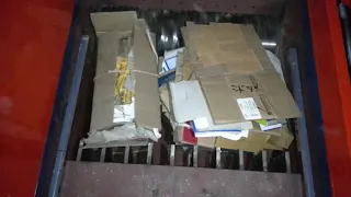 Waste cardboard carton box shredder machine