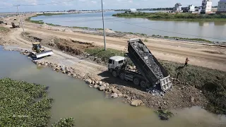 Best Perfect  Road Construction Powerful Dozer Pushing Gravel Rock Vs Activity Dump Truck Unloading