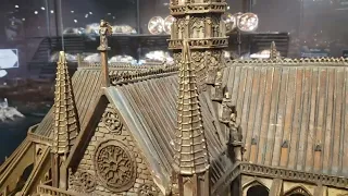 La célèbre cathédrale Notre-Dame de Paris, en France, fabriquée à partir de chocolat!
