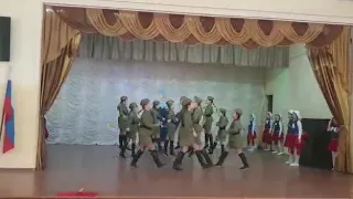 Военный танец,плясуньи