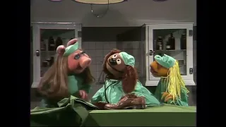 The Muppet Show - 212: Bernadette Peters - Veterinarian’s Hospital: Shoe (1977)