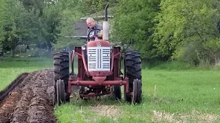 farmall 450 plowing