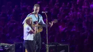 Shakira e Chris Martin dividem palco em Hamburgo