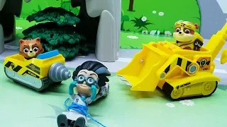 Видео для детей с игрушками Щенячий патруль - Кот спасатель.