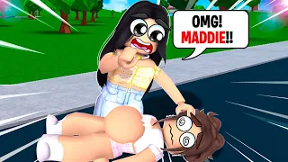 Our PREGNANT TEEN DAUGHTER FAINTED! *RUSHED TO THE HOSPITAL* (Roblox Bloxburg Roleplay)